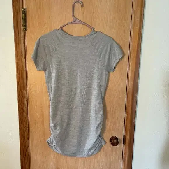 Athleta Speedlight Ruched Side Short Sleeve Top Grey Size M - Picture 3 of 6
